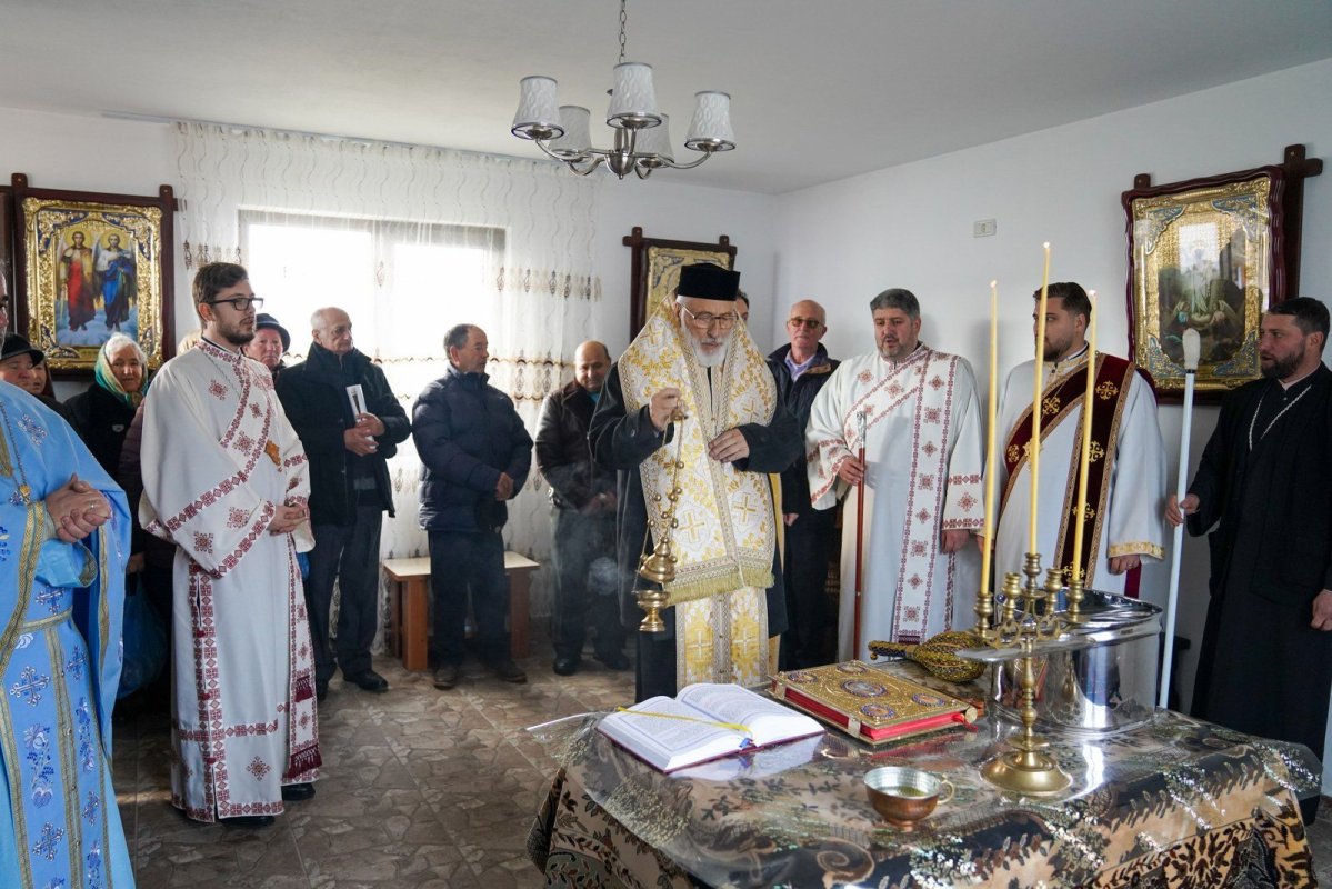 Binecuvântarea noii capele mortuare a parohiei argeșene Oiești Pământeni 318875