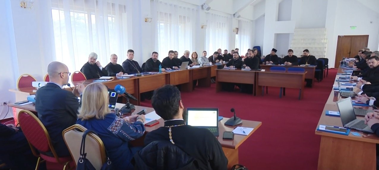 Consultare, coresponsabilitate şi cooperare în administrarea bunurilor bisericeşti 319128