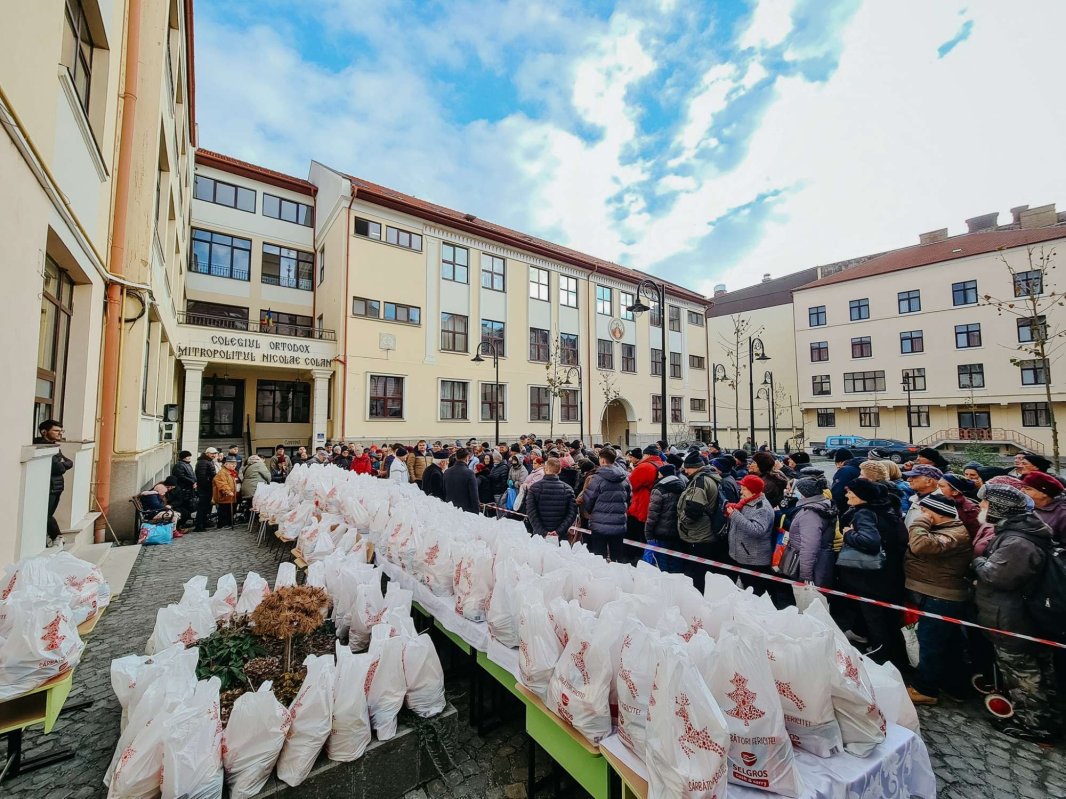 740 de pachete oferite persoanelor nevoiașe prin Sectorul social-filantropic al Arhiepiscopiei Clujului 319102