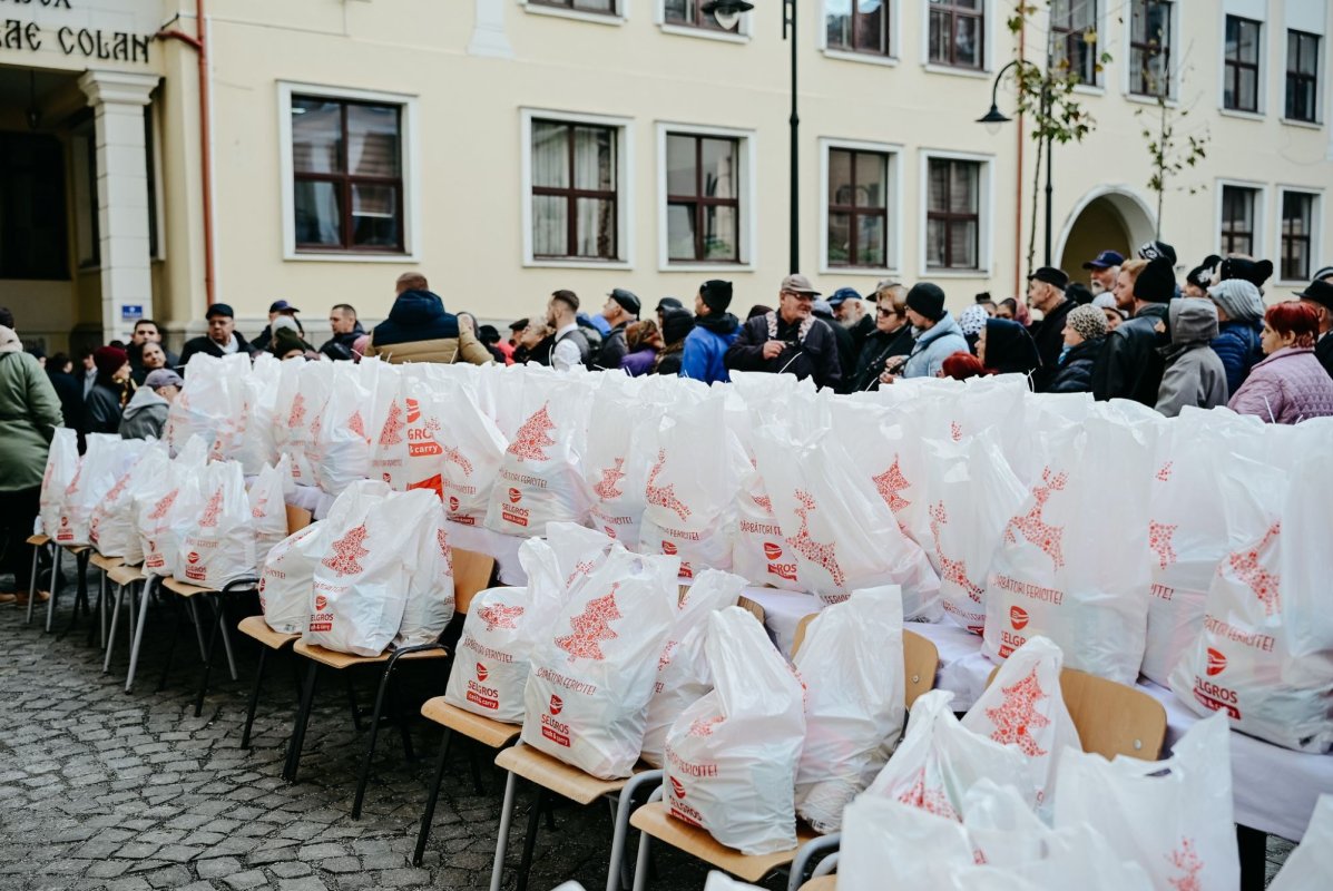 740 de pachete oferite persoanelor nevoiașe prin Sectorul social-filantropic al Arhiepiscopiei Clujului 319105