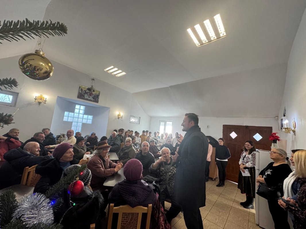 Concert de colinde şi acţiune filatropică la o cantină socială din Capitală 319144