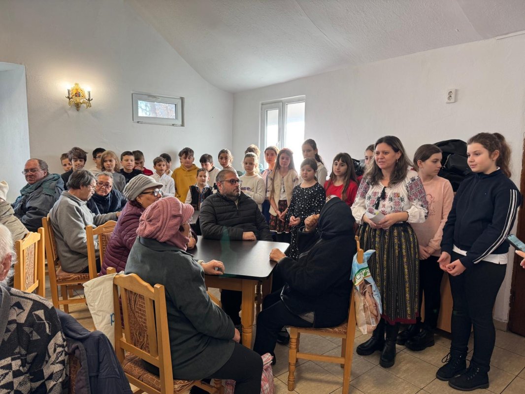 Concert de colinde şi acţiune filatropică la o cantină socială din Capitală 319146