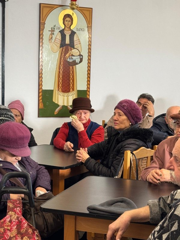 Concert de colinde şi acţiune filatropică la o cantină socială din Capitală 319149