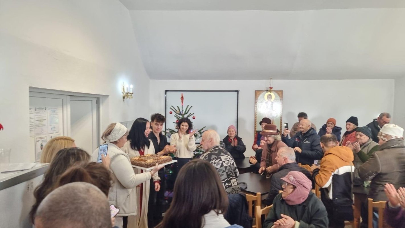 Concert de colinde şi acţiune filatropică la o cantină socială din Capitală 319150