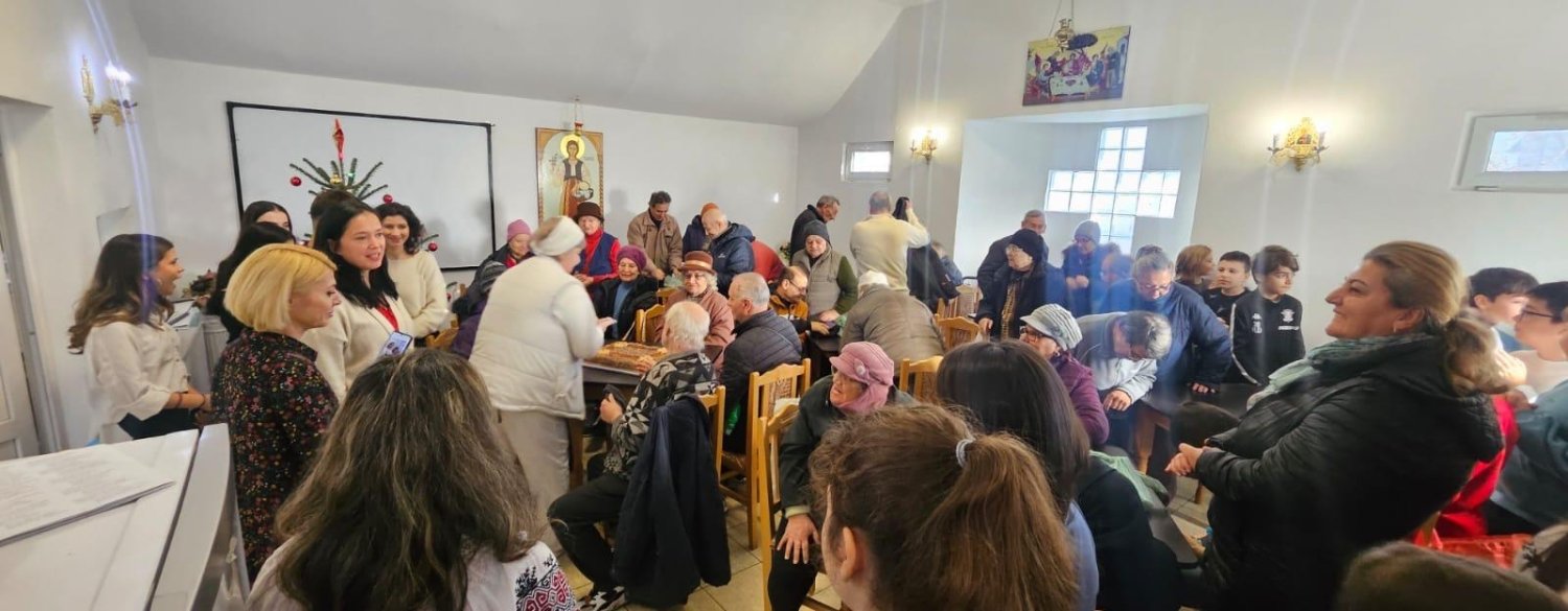 Concert de colinde şi acţiune filatropică la o cantină socială din Capitală 319152