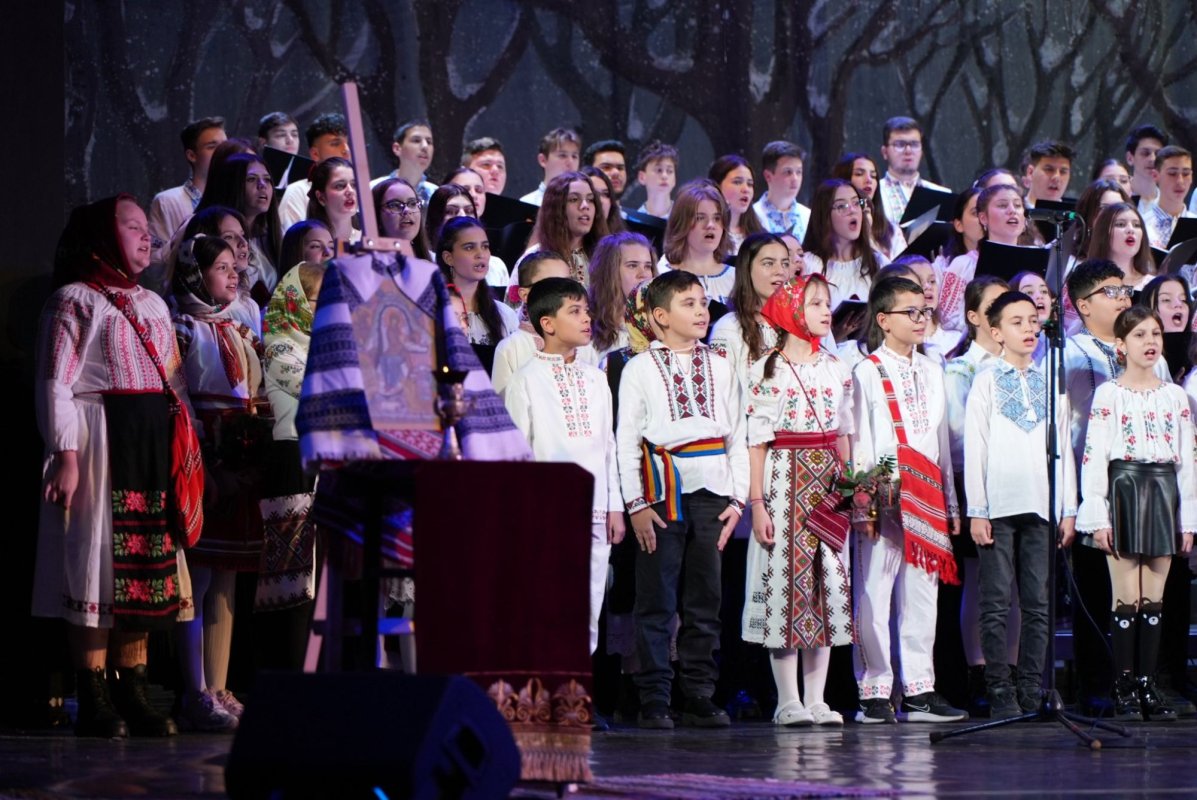 Întâmpinarea Nașterii Domnului prin colinde și filantropie la Dunărea de Jos 319137