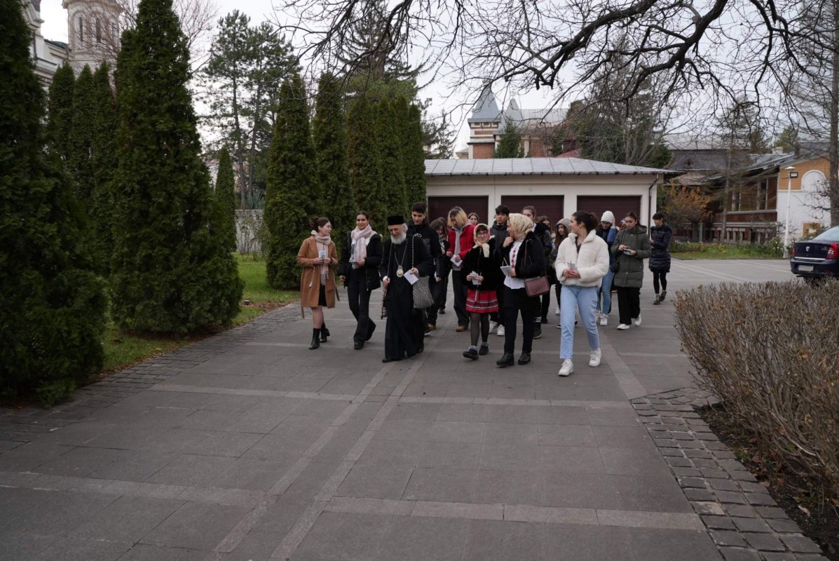 Întâmpinarea Nașterii Domnului prin colinde și filantropie la Dunărea de Jos 319138