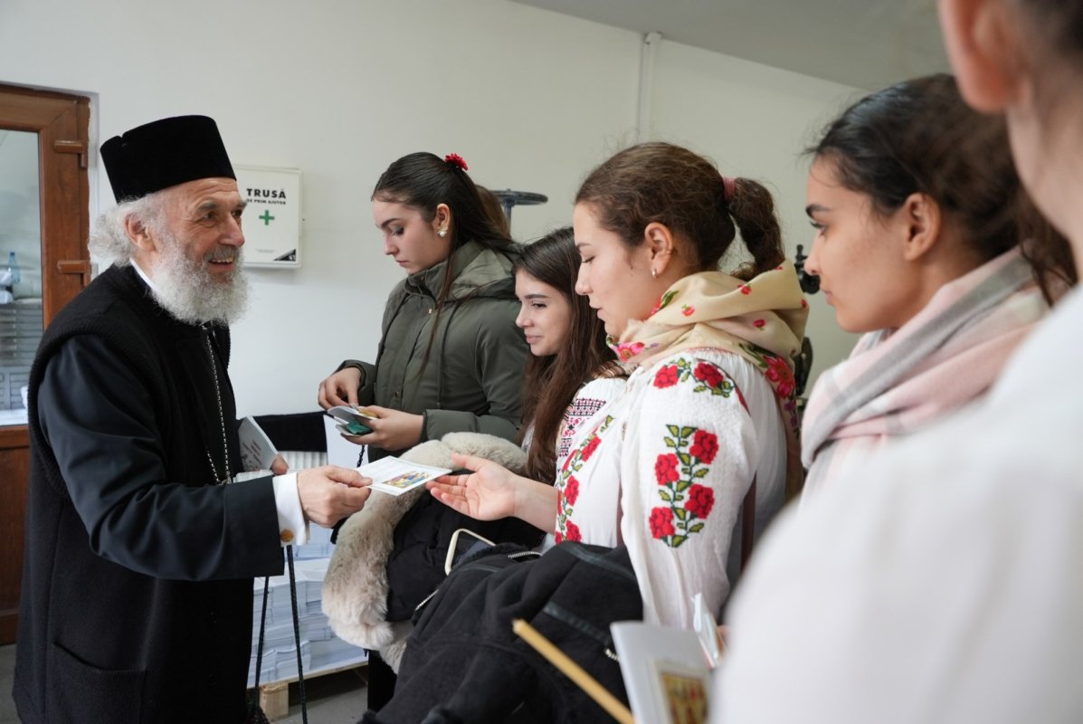 Întâmpinarea Nașterii Domnului prin colinde și filantropie la Dunărea de Jos 319140