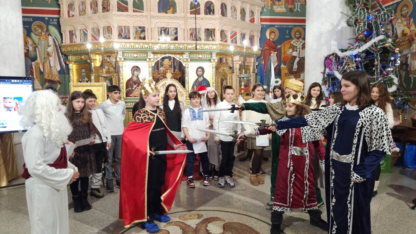 Moment artistic susținut de elevi într‑o parohie bucureșteană 319116