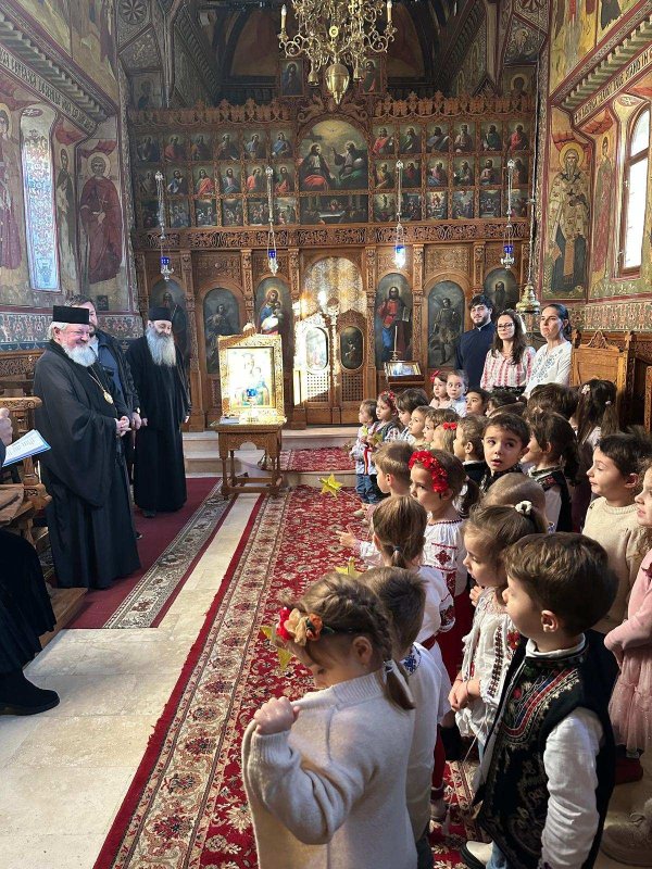 Micii colindători au fost primiți la Mănăstirea Antim 319257