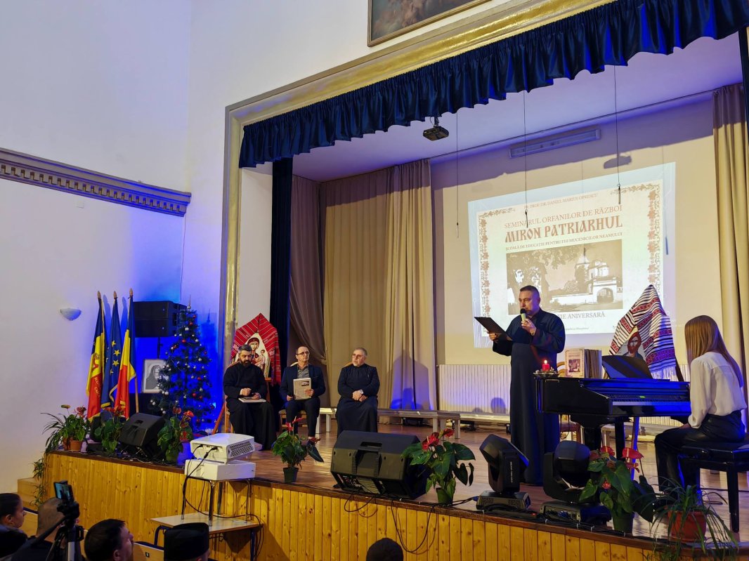 Monografie aniversară lansată la Câmpulung Muscel 319250