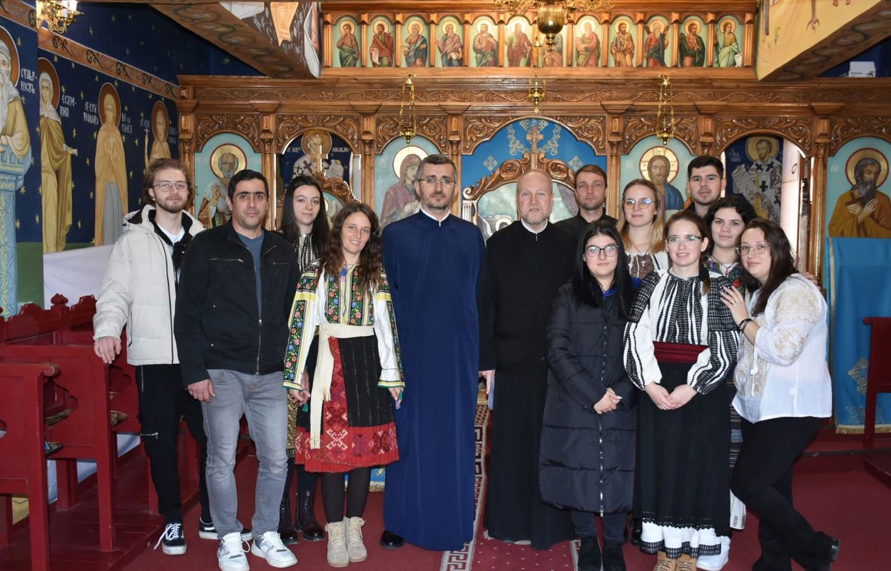 Cu colindele în penitenciarele din Ploiești și Târgșor 319401