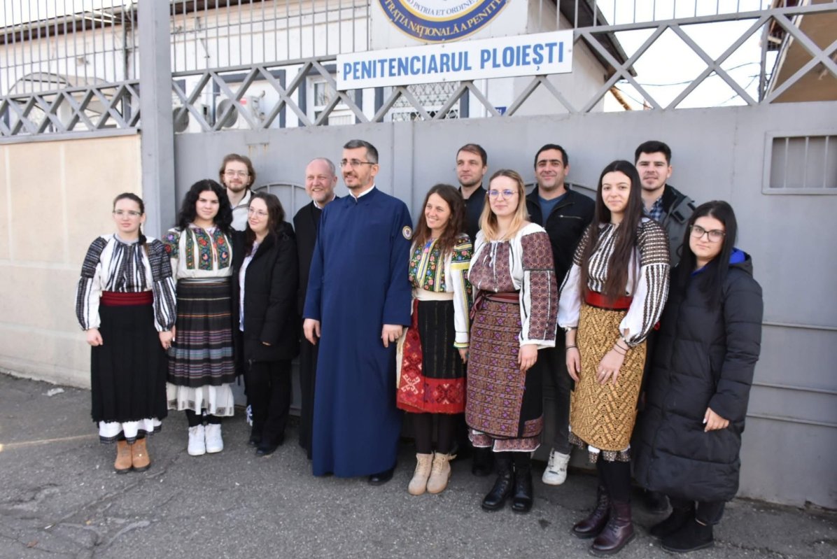 Cu colindele în penitenciarele din Ploiești și Târgșor 319402