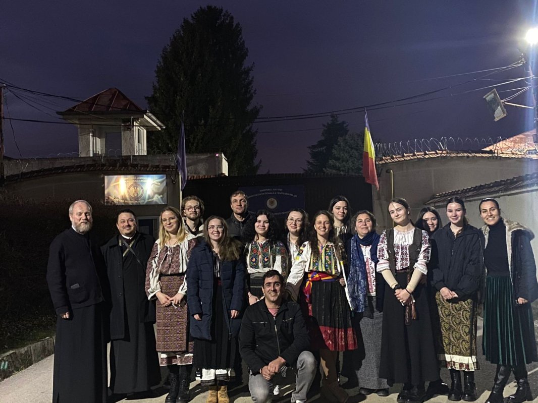 Cu colindele în penitenciarele din Ploiești și Târgșor 319403