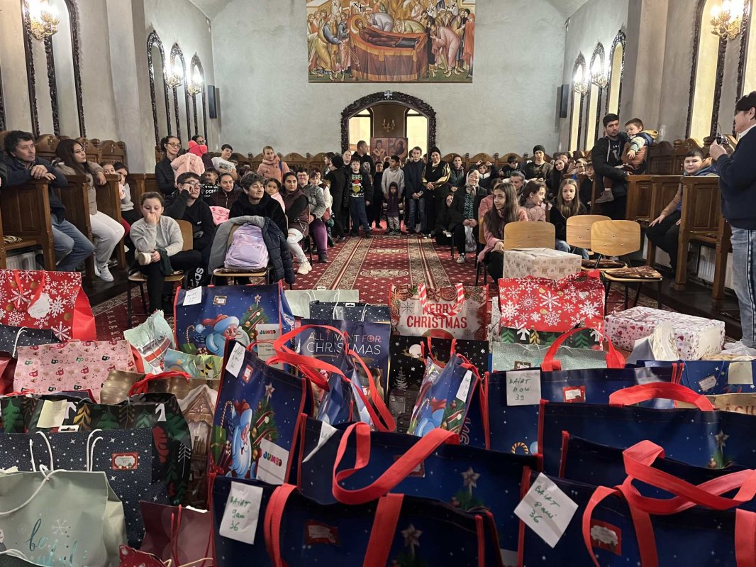 Daruri pentru copiii dintr‑o parohie prahoveană 319399