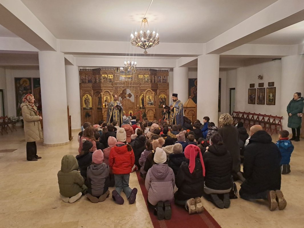 Activități caritabile desfășurate de elevi la Parohia „Sfinții Voievozi‑”Gherghiceanu 319669