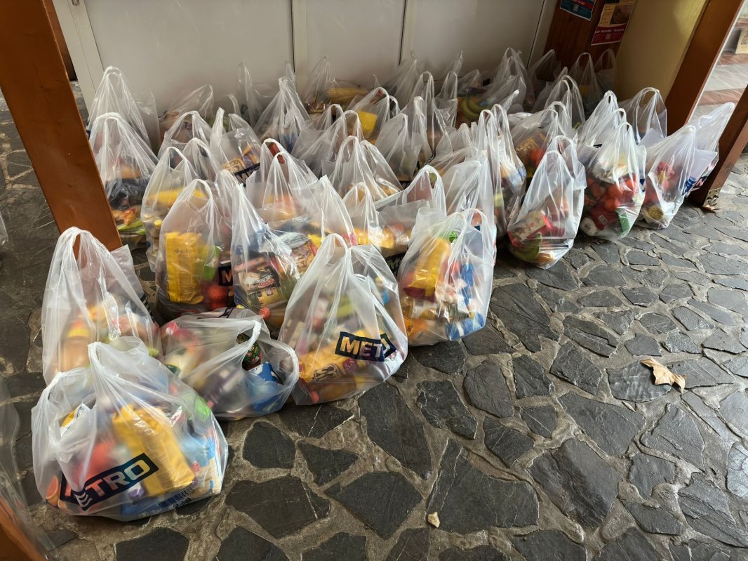 Milostenie în prag de sărbători la o parohie bucureșteană 319655