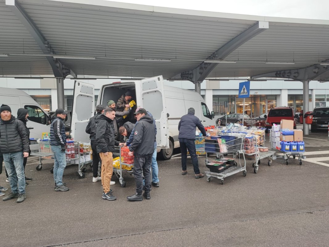 Milostenie în prag de sărbători la o parohie bucureșteană 319656