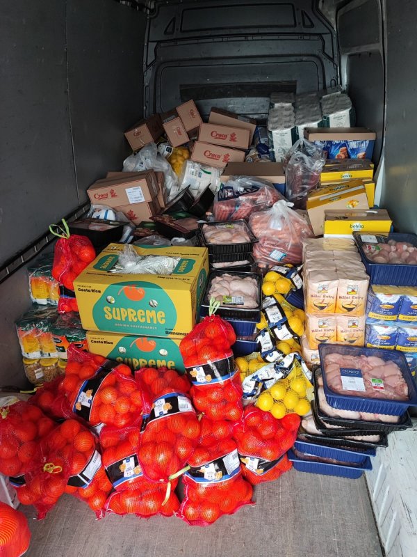 Milostenie în prag de sărbători la o parohie bucureșteană 319657