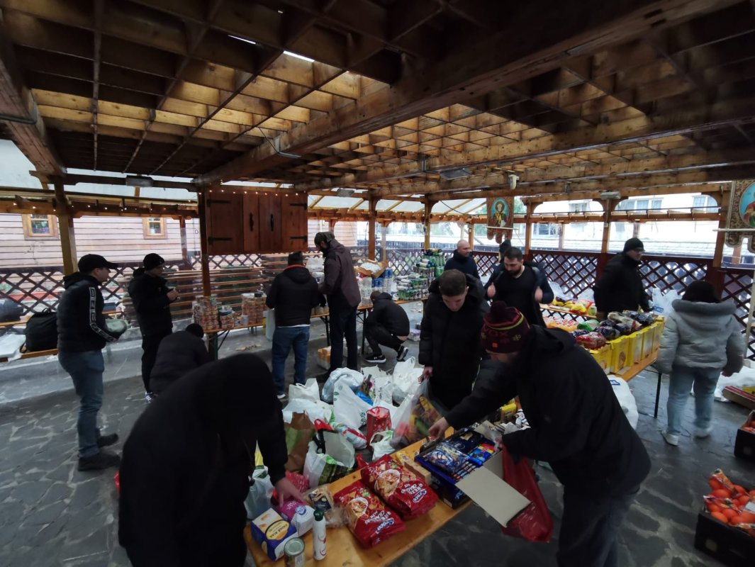 Milostenie în prag de sărbători la o parohie bucureșteană 319659