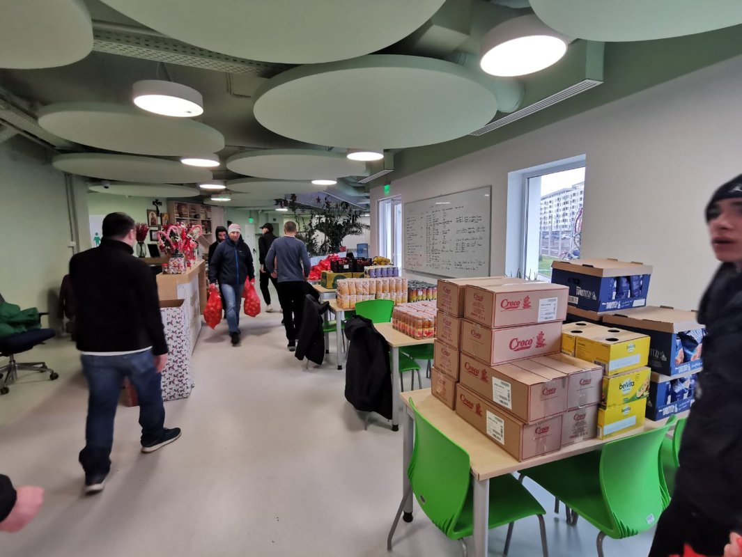 Milostenie în prag de sărbători la o parohie bucureșteană 319660