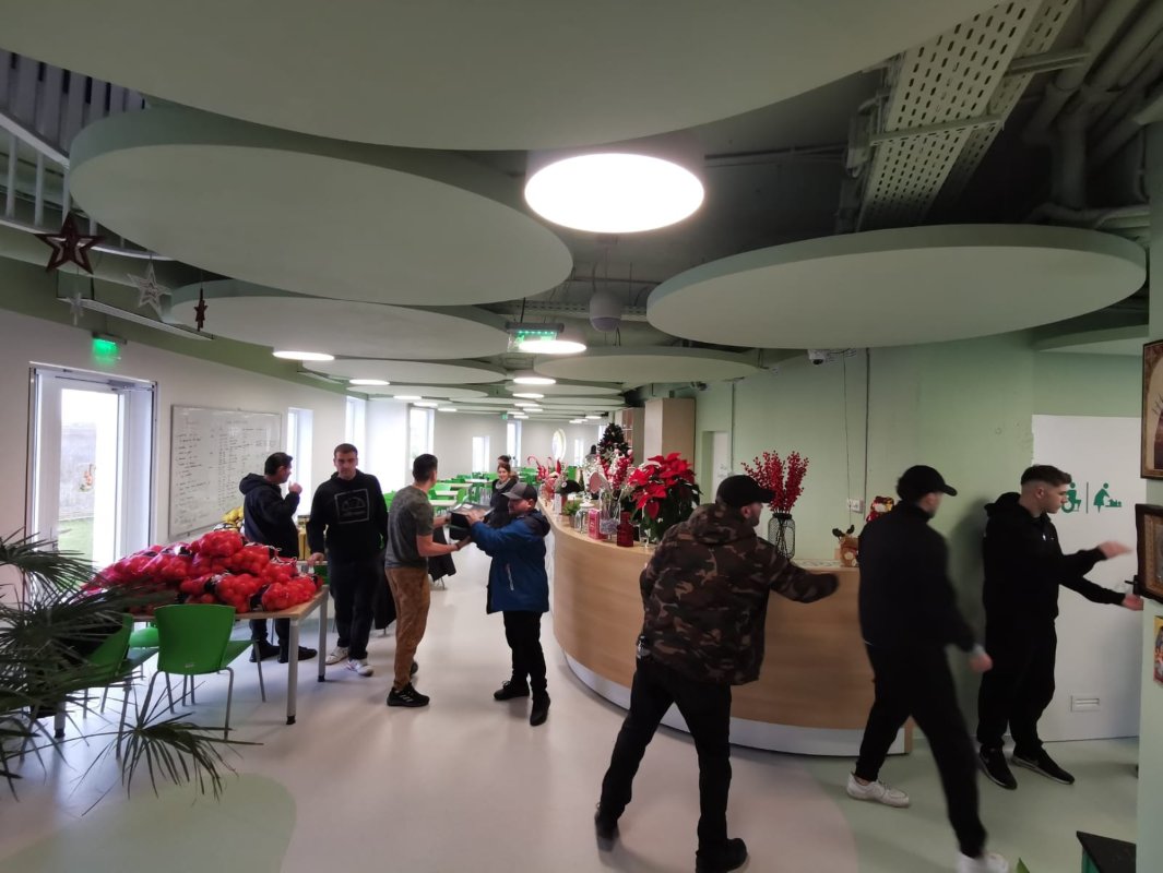 Milostenie în prag de sărbători la o parohie bucureșteană 319661