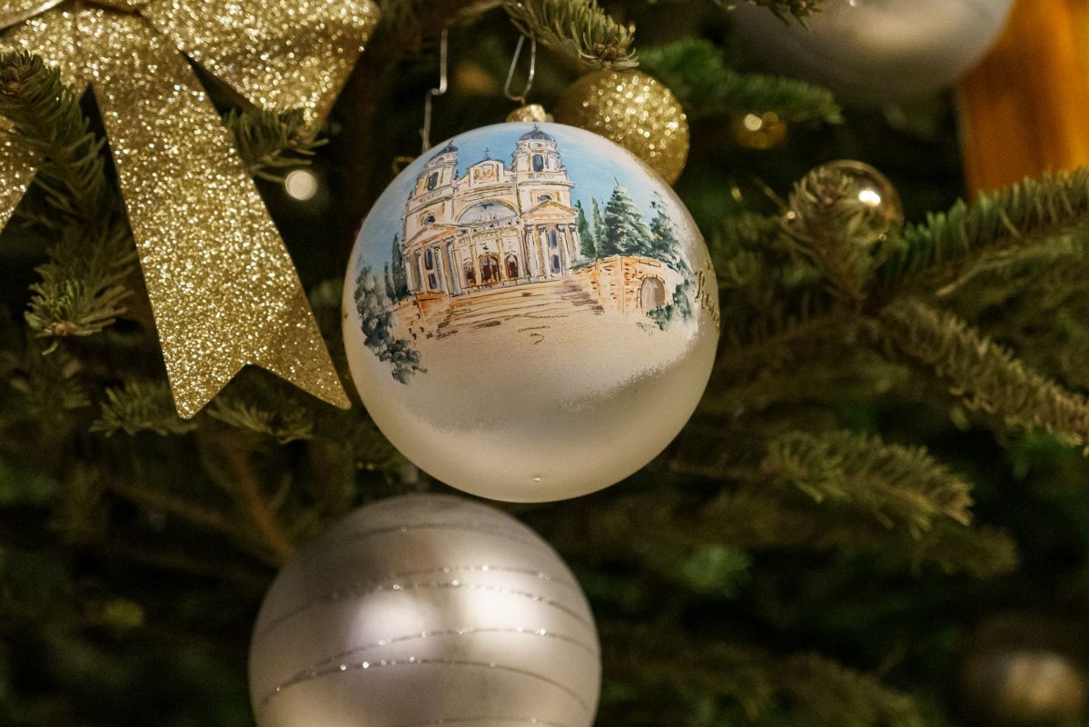 Nașterea Domnului a adunat sute de credincioși la Catedrala Mitropolitană din Iași 319901