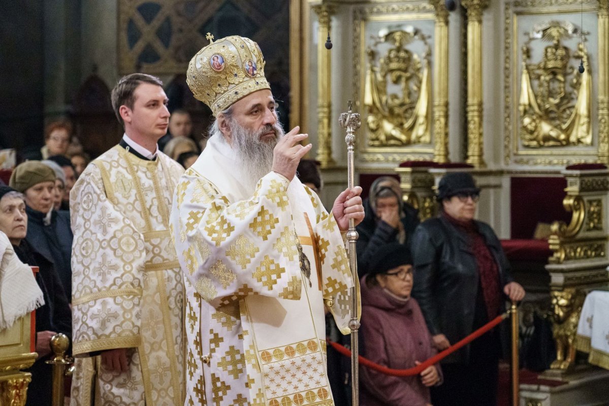 Nașterea Domnului a adunat sute de credincioși la Catedrala Mitropolitană din Iași 319910