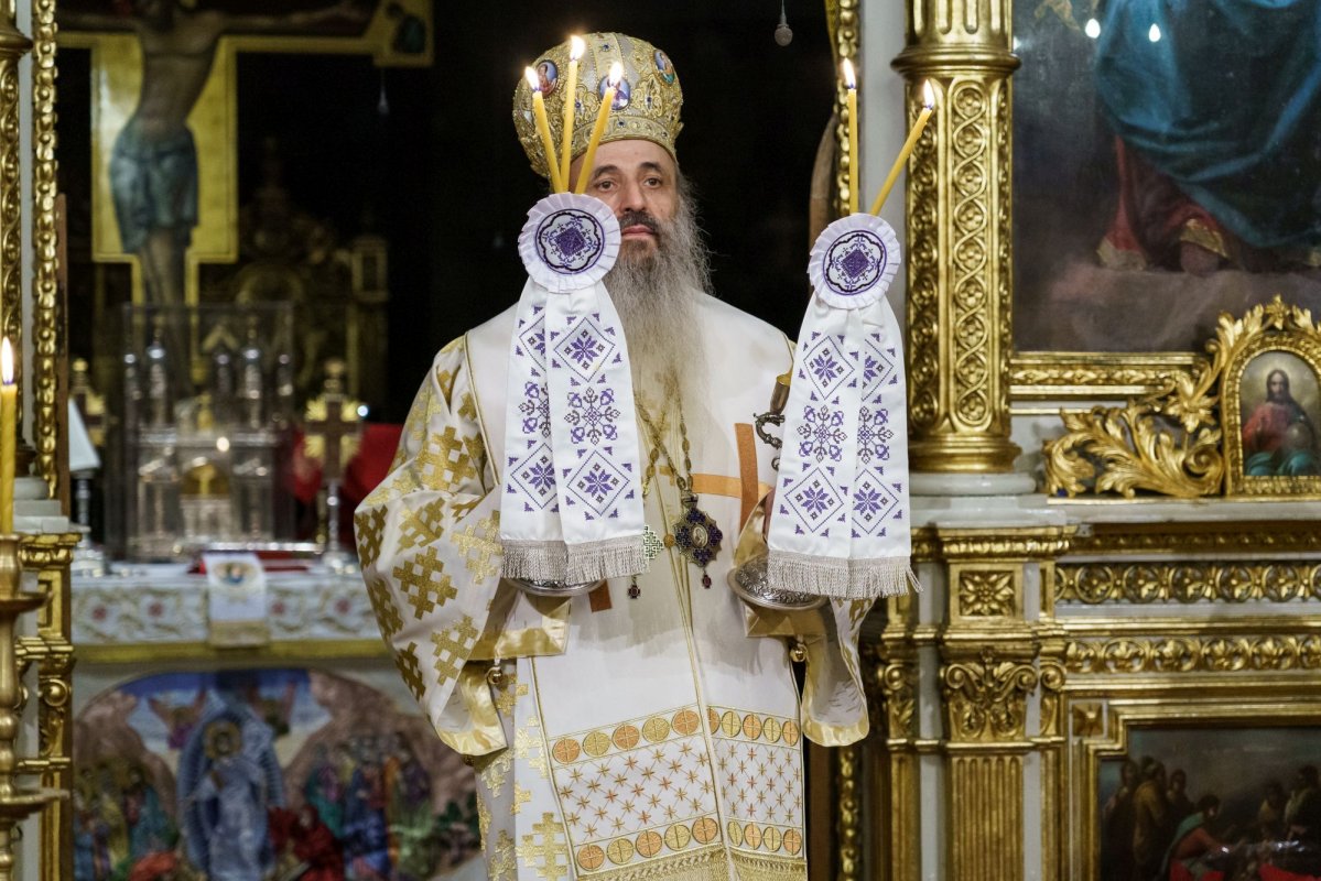 Nașterea Domnului a adunat sute de credincioși la Catedrala Mitropolitană din Iași 319913