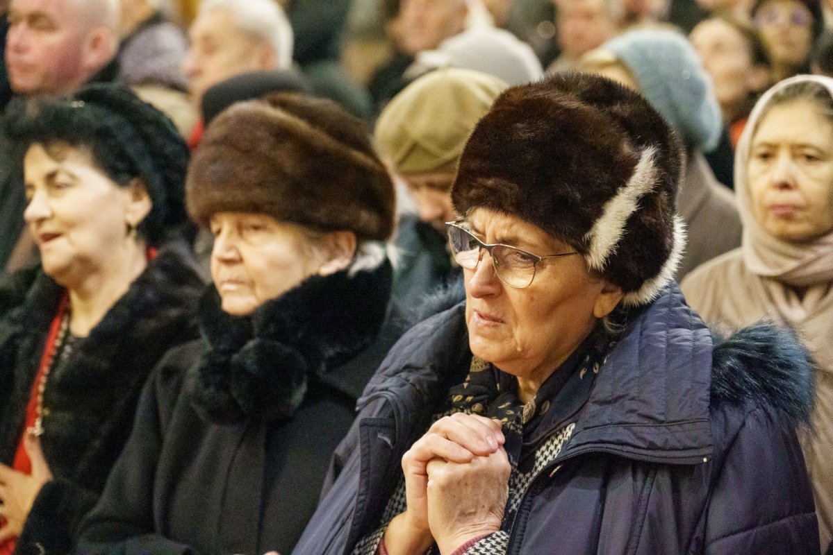 Nașterea Domnului a adunat sute de credincioși la Catedrala Mitropolitană din Iași 319914