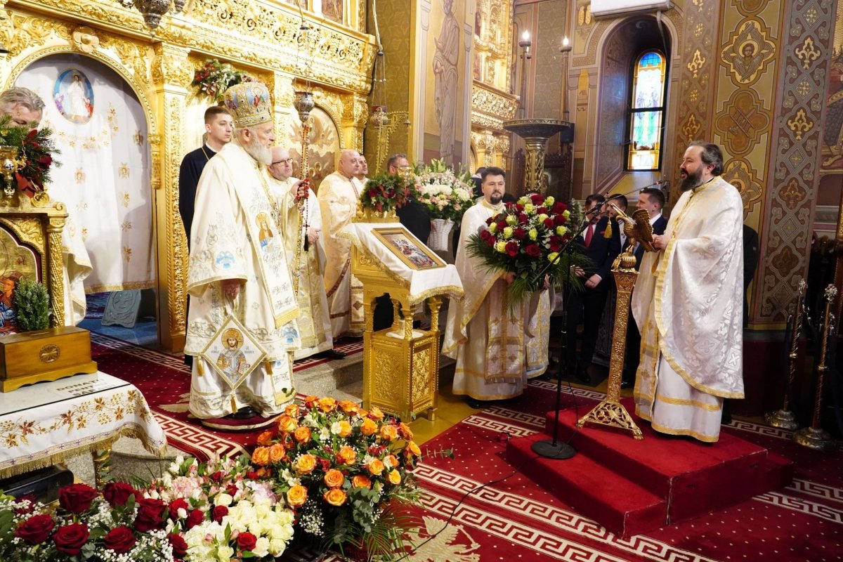 Aniversarea unui sfert de veac de arhipăstorire a Înaltpreasfințitului Părinte Nifon la Târgoviște 320012