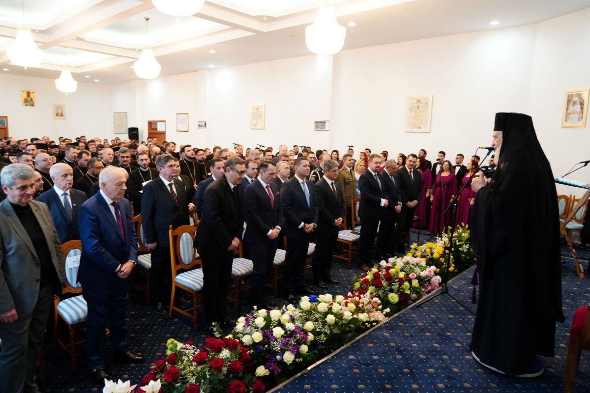 Aniversarea unui sfert de veac de arhipăstorire a Înaltpreasfințitului Părinte Nifon la Târgoviște 320014