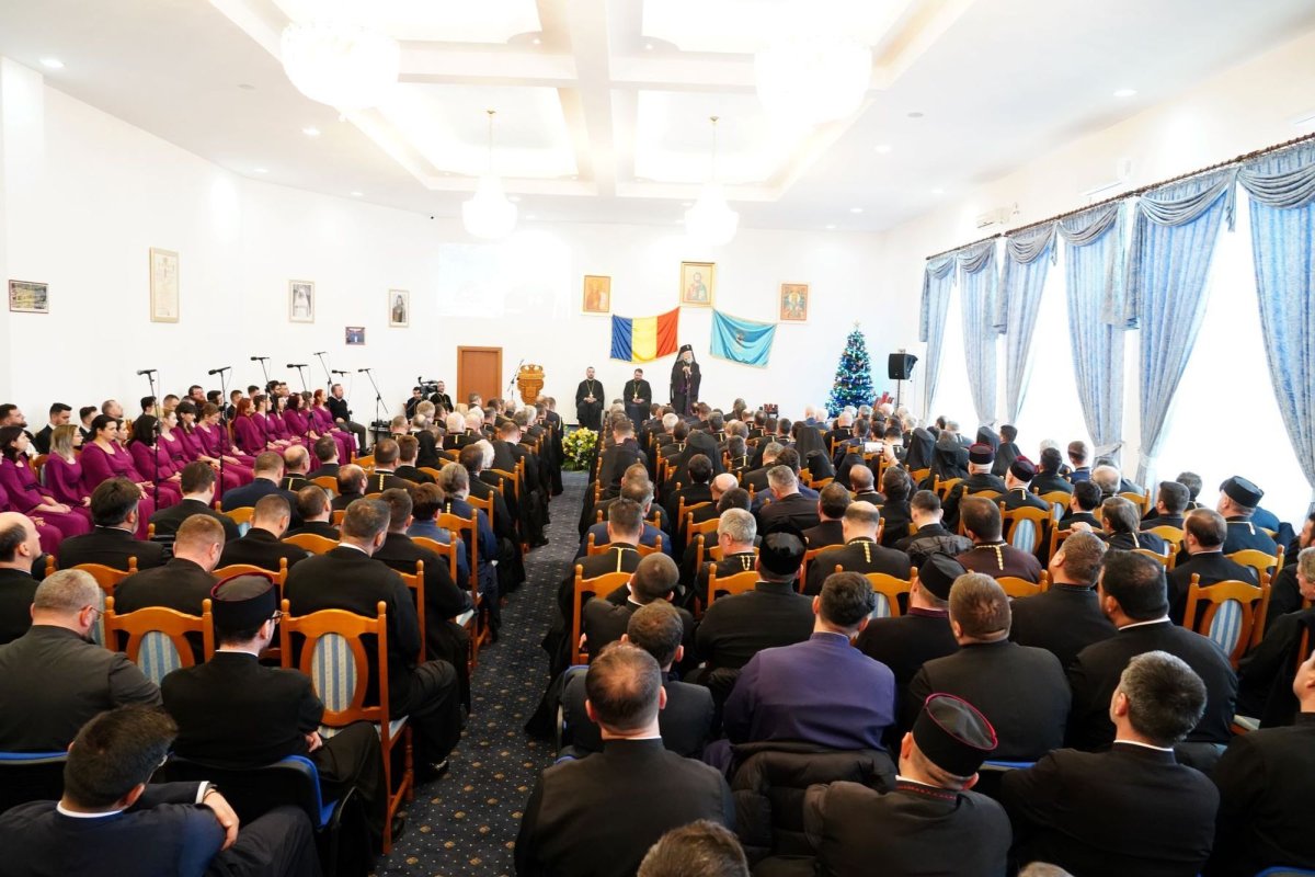 Aniversarea unui sfert de veac de arhipăstorire a Înaltpreasfințitului Părinte Nifon la Târgoviște 320016