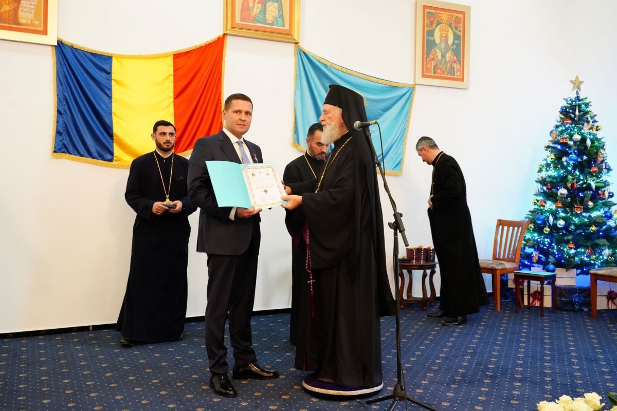 Aniversarea unui sfert de veac de arhipăstorire a Înaltpreasfințitului Părinte Nifon la Târgoviște 320017