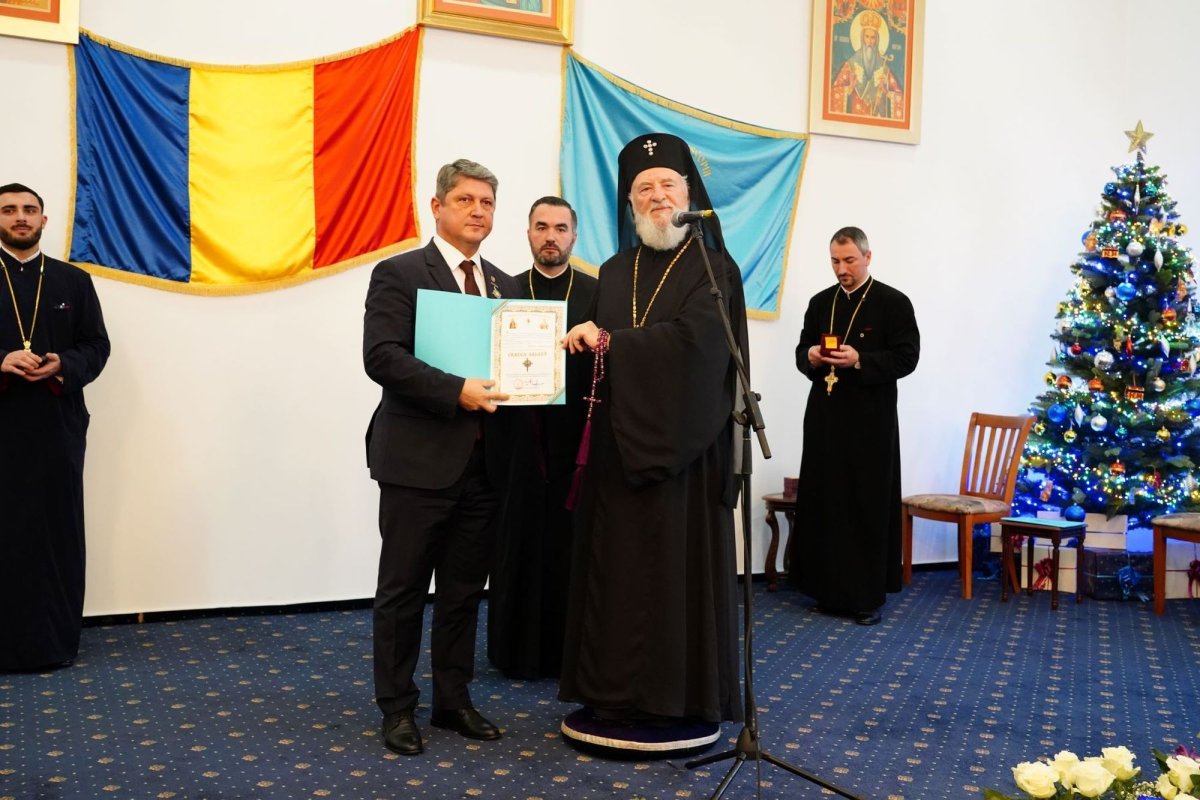 Aniversarea unui sfert de veac de arhipăstorire a Înaltpreasfințitului Părinte Nifon la Târgoviște 320020