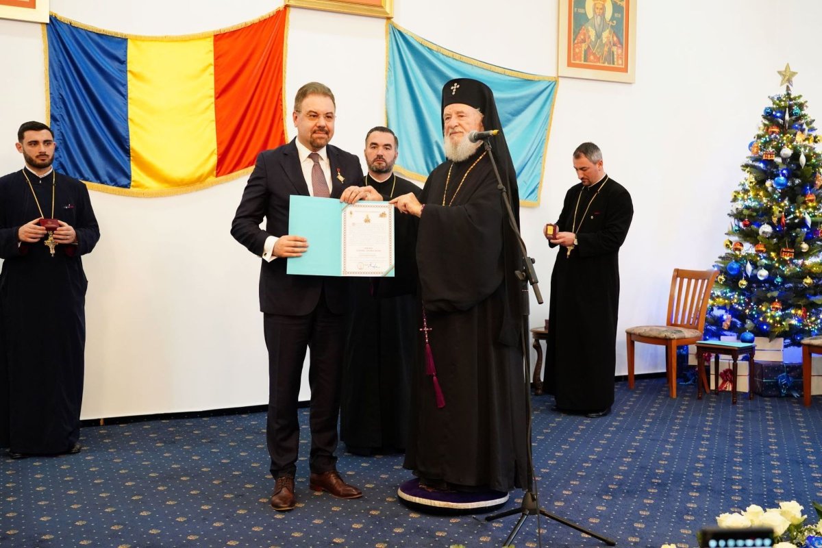 Aniversarea unui sfert de veac de arhipăstorire a Înaltpreasfințitului Părinte Nifon la Târgoviște 320021