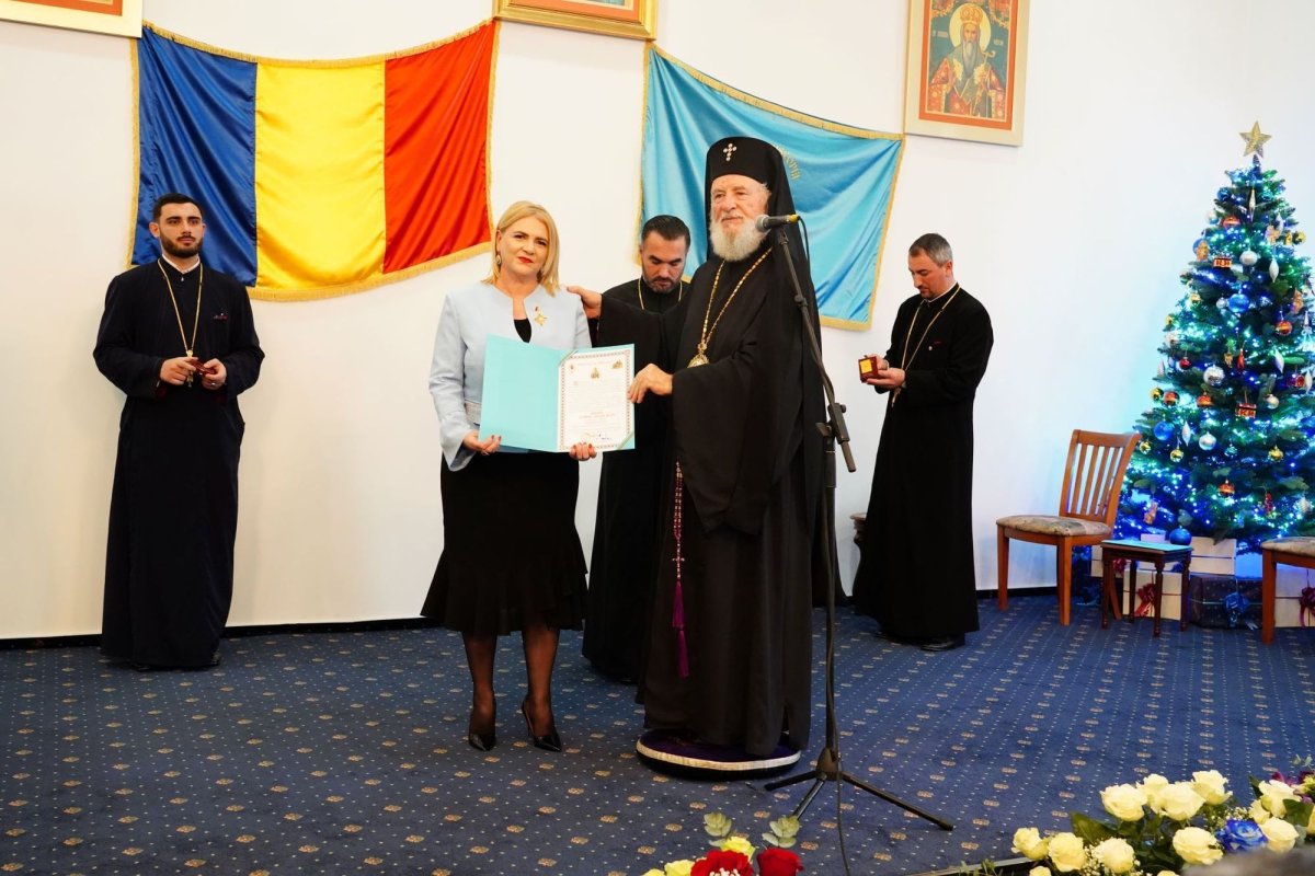 Aniversarea unui sfert de veac de arhipăstorire a Înaltpreasfințitului Părinte Nifon la Târgoviște 320022