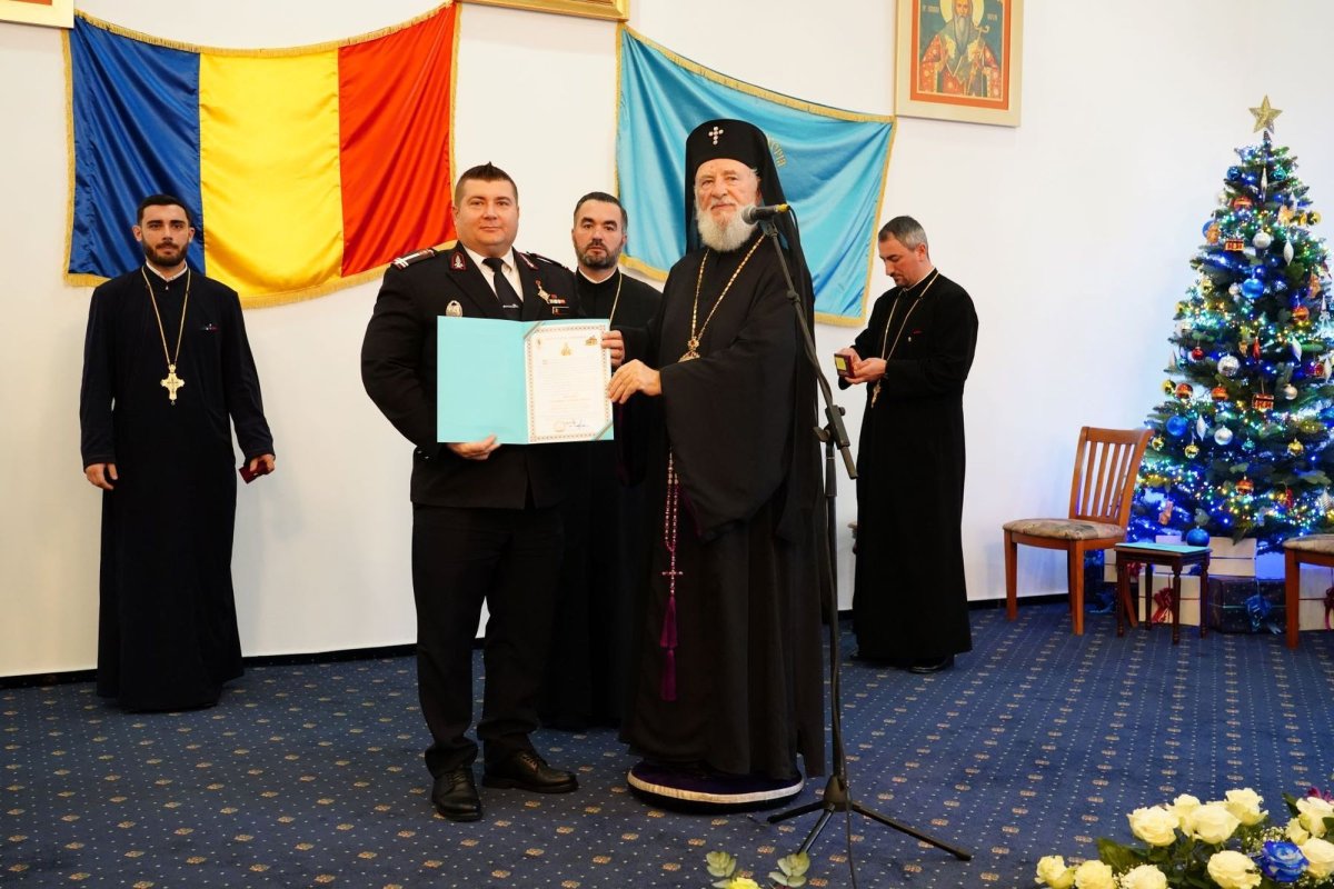 Aniversarea unui sfert de veac de arhipăstorire a Înaltpreasfințitului Părinte Nifon la Târgoviște 320025