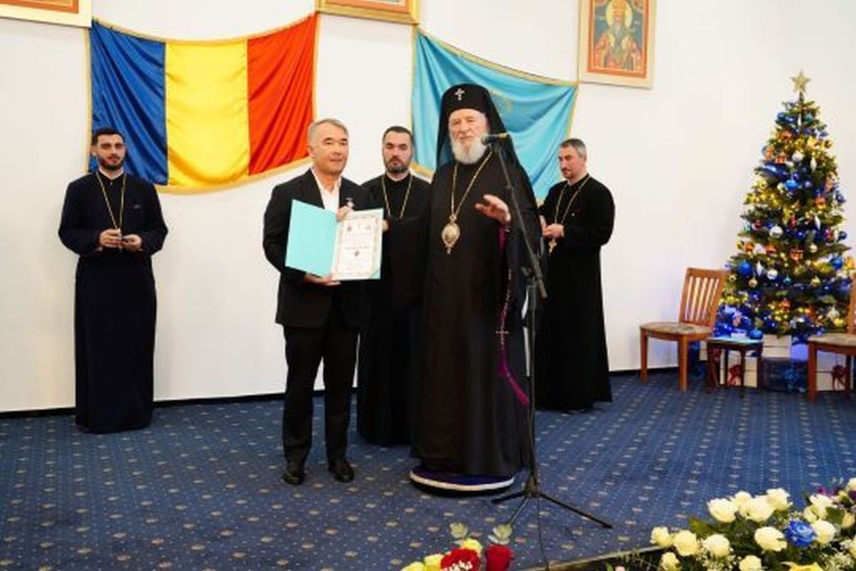 Aniversarea unui sfert de veac de arhipăstorire a Înaltpreasfințitului Părinte Nifon la Târgoviște 320026