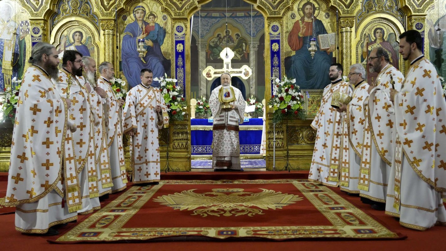 Mulţimi de credincioşi au prăznuit Crăciunul la Catedrala Mitropolitană din Sibiu 320028