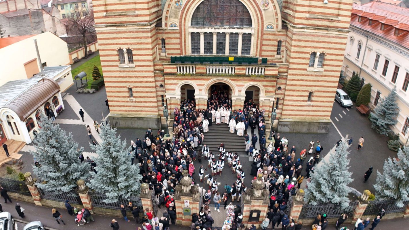 Mulţimi de credincioşi au prăznuit Crăciunul la Catedrala Mitropolitană din Sibiu 320032