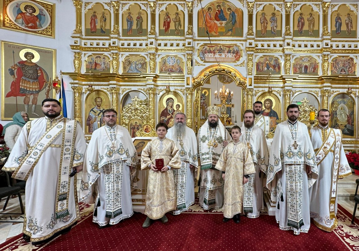 Preacinstire adusă Maicii Domnului la Paraclisul Catedralei Naționale 320006