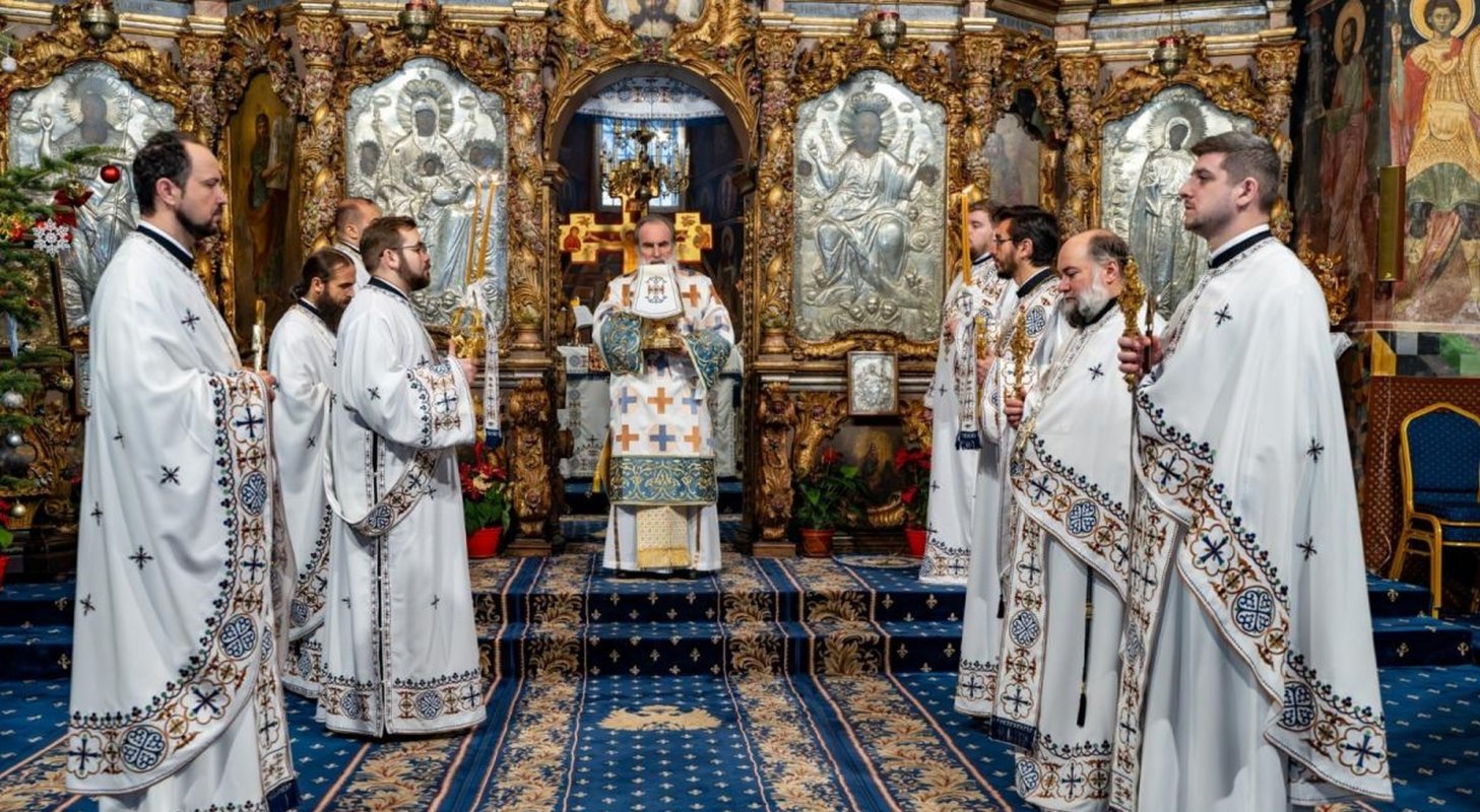 Sărbătoarea Crăciunului la Catedrala Arhiepiscopală din Roman 320099