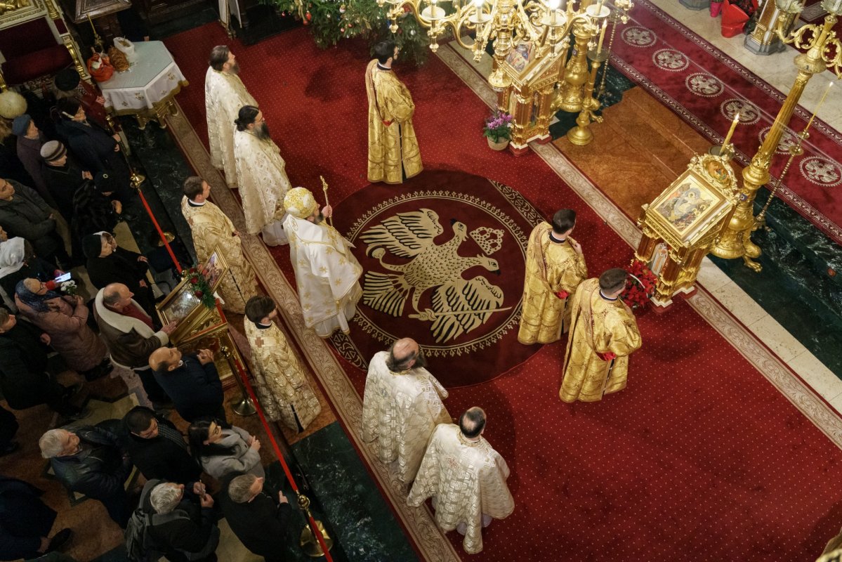 Slujire a Preasfințitului Părinte Paisie Sinaitul la Catedrala Mitropolitană din Iași 320081