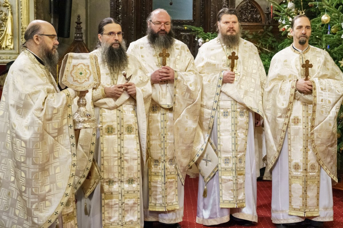 Slujire a Preasfințitului Părinte Paisie Sinaitul la Catedrala Mitropolitană din Iași 320086