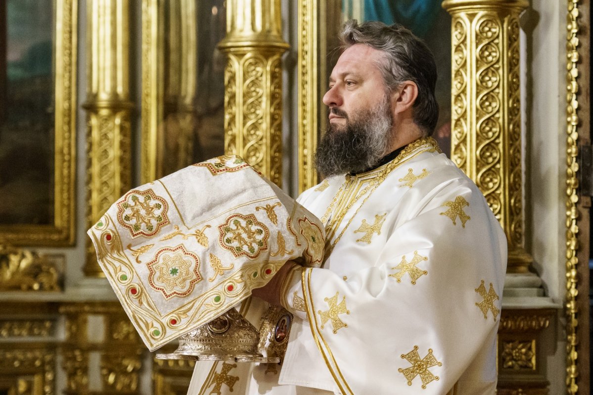 Slujire a Preasfințitului Părinte Paisie Sinaitul la Catedrala Mitropolitană din Iași 320087