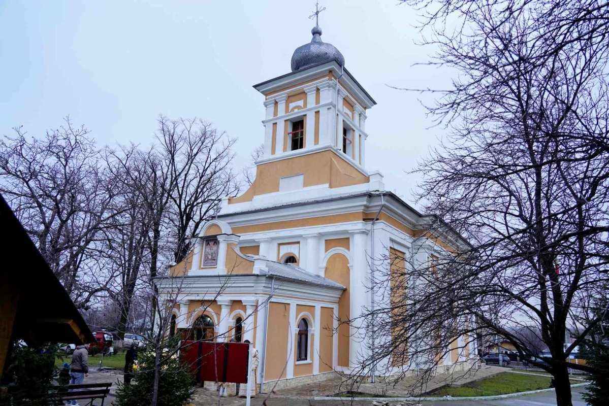 Slujire arhierească în Parohia Voinești, județul Iași 320186