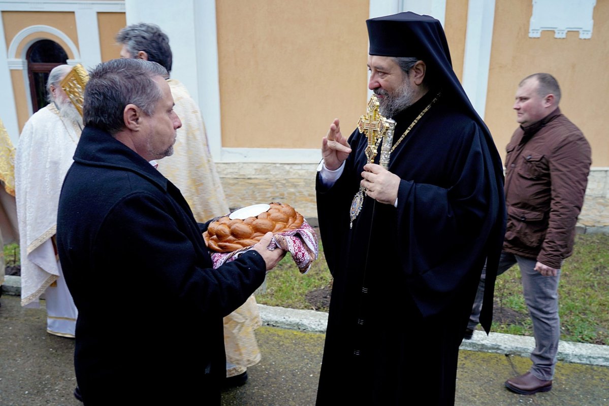 Slujire arhierească în Parohia Voinești, județul Iași 320188
