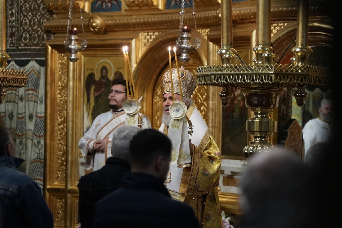 Slujire arhierească la Catedrala Arhiepiscopală din Galați 320210
