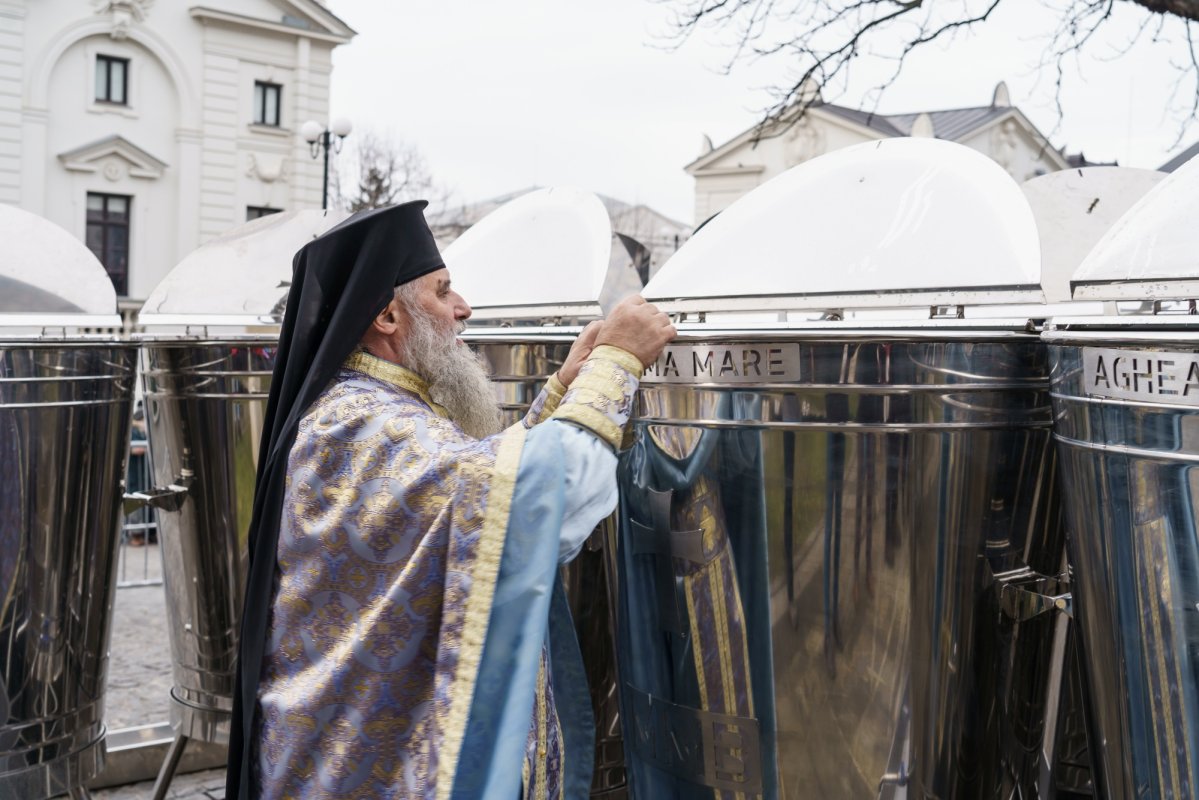 Boboteaza, sărbătorită cu evlavie la Catedrala Mitropolitană din Iași 320526